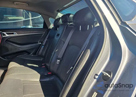 2015 Hyundai Genesis 5.0L z USA, uszkodzony, nr VIN KMHGN4JF9FU069227